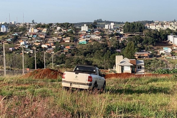 Assaltantes agridem e amarram casal no interior de Cordilheira Alta