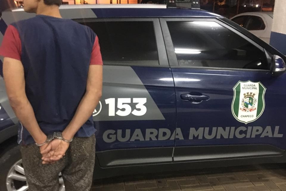 Guarda Municipal de folga prende homem após ele bater em sua ex mulher