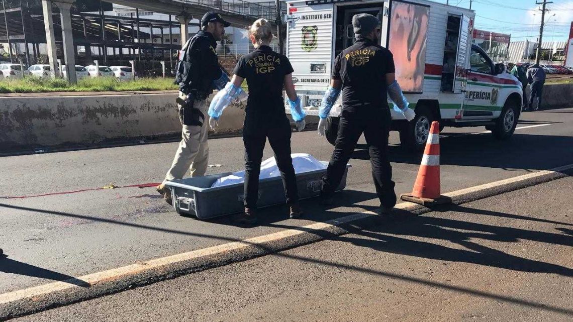 Avô morre atropelado por moto e caminhão após ajudar parentes que se envolveram em acidente na BR-480, em Chapecó