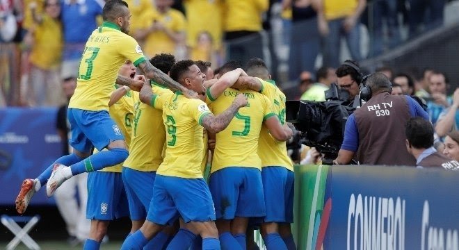 Brasil joga bonito, goleia o Peru e se classifica em primeiro na Copa América