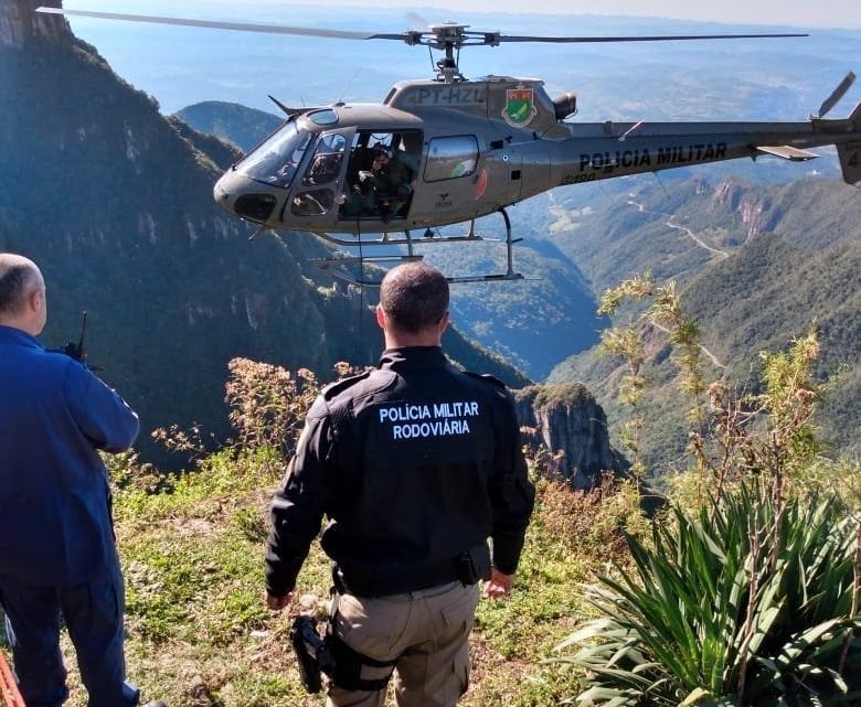 Turista cai de penhasco após tentar recuperar chapéu em mirante na serra Rio do Rastro