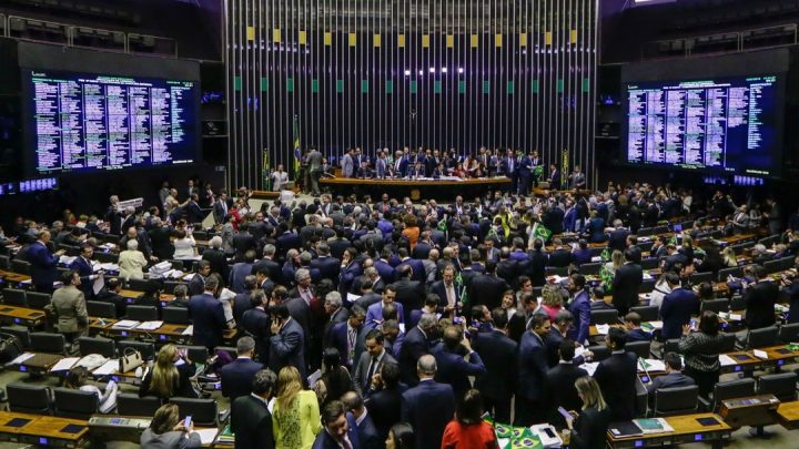 Câmara aprova em primeiro turno por 379 votos a 131 o texto-base da PEC da Reforma da Previdência