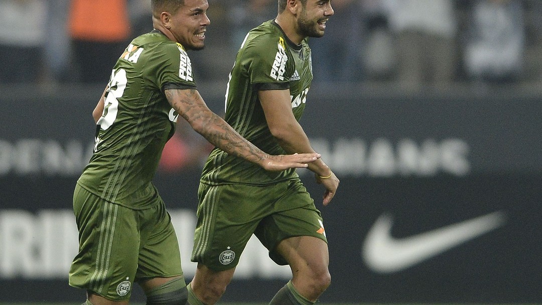 Chapecoense contrata o atacante Henrique Almeida do Grêmio