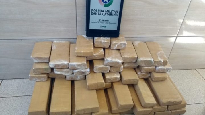 PMRv apreende adolescente com mais de 30 quilos de maconha dentro de ônibus