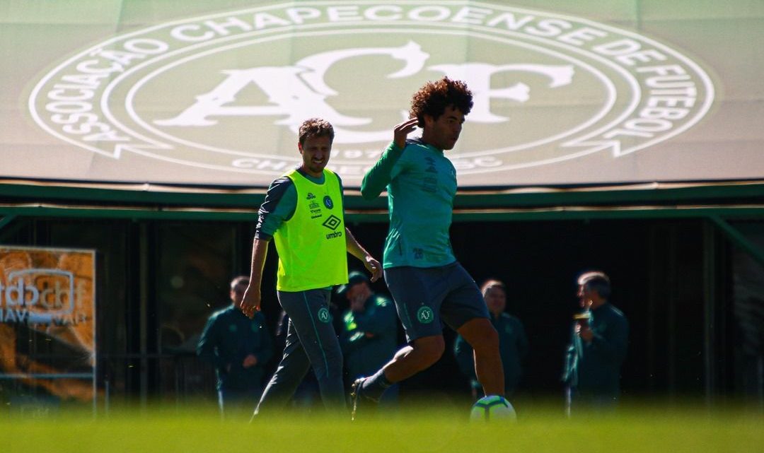 Chape finaliza preparação para enfrentar o Botafogo hoje a noite