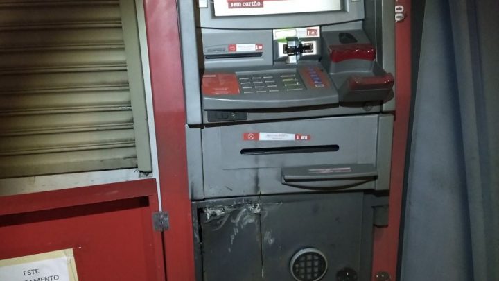 Cinco pessoas são presas tentando furtar caixa eletrônico em Chapecó