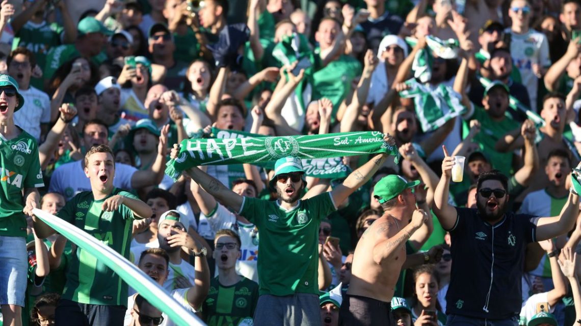 Chape faz promoção de ingressos para jogo contra o Santos