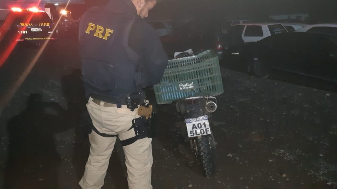 Moto com placa de papel é apreendida em SC