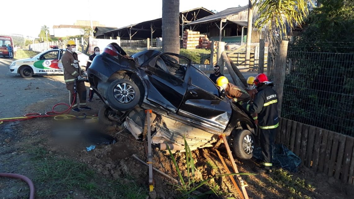 Quatro pessoas morrem em grave acidente neste domingo em Santa Catarina