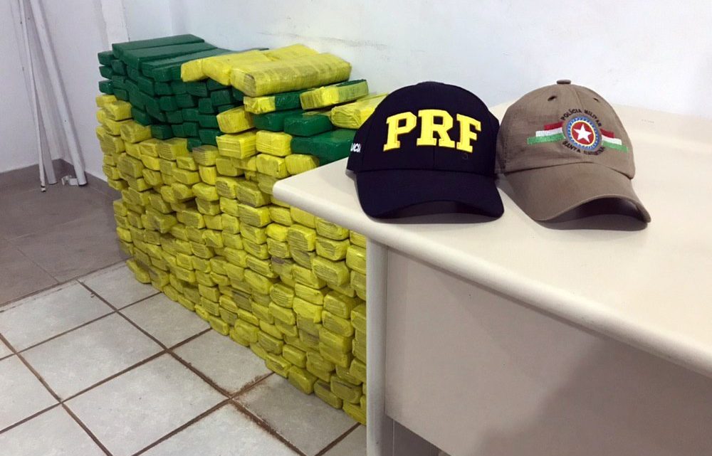 Ação conjunta PRF e PM apreende 250 kg de maconha na BR 480 em Chapecó