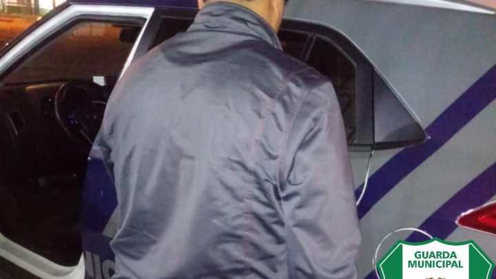Após abordagem de trânsito, guarda municipal cumpre mandado de prisão no Palmital