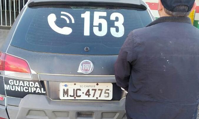Após abordagem de trânsito, Guarda Municipal cumpre mandado de prisão em Chapecó