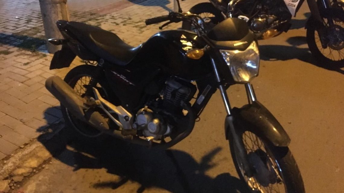 Dois adolescentes são detidos após fuga com motocicleta furtada em Chapecó