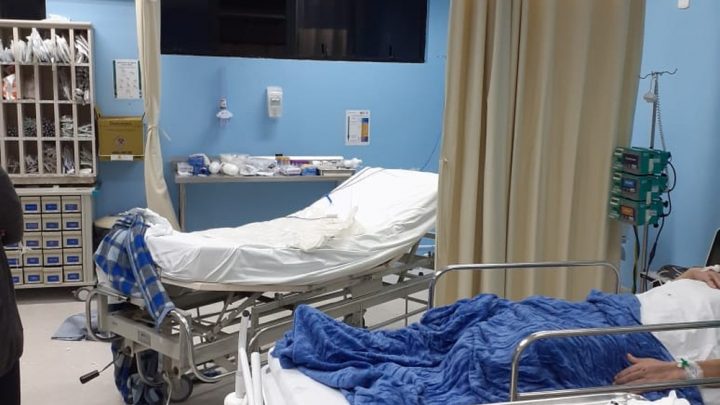 Lutador preso em SC usa sangue para se soltar de algema, quebra teto de hospital e pula janela; FOTOS