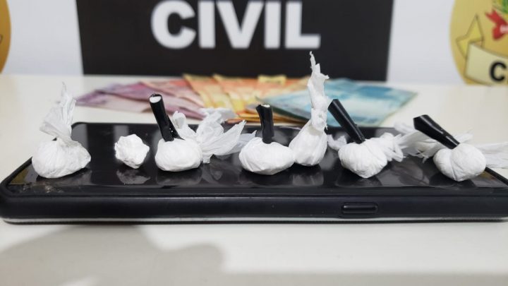 Polícia Civil prende três pessoas com cocaína em um bar durante jogo de futebol no bairro Presidente Médici