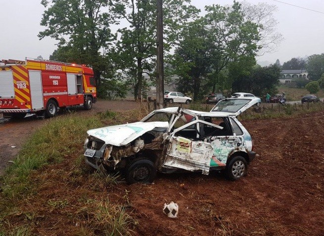 Colisão entre caminhão e carro da Epagri na BR 158 deixa motorista ferido