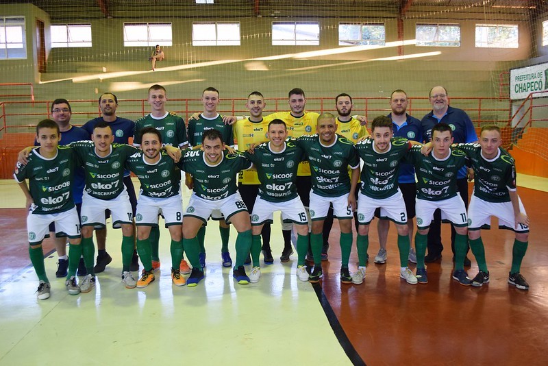Chape Futsal vence e avança de fase nos play-offs