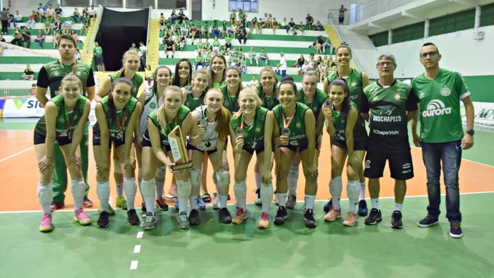 Chape Vôlei tem sequência intensa de jogos com os Jogos Universitários Brasileiros e os Jogos Abertos de Santa Catarina