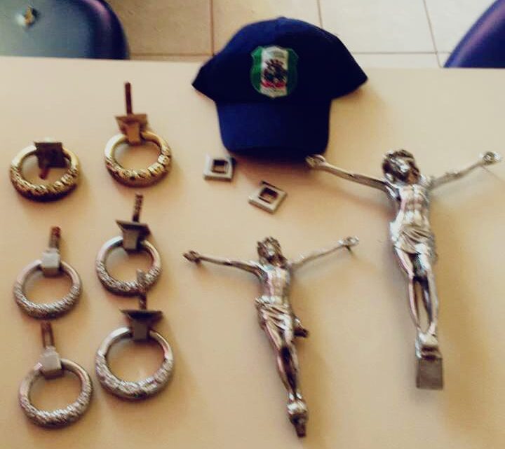 Homem é preso após furtar crucifixos de cemitério em Chapecó