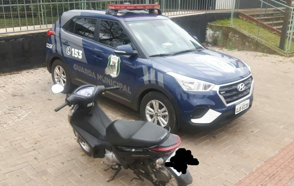 Após denúncia Guarda Municipal recupera motocicleta com registro de furto/roubo no Seminário