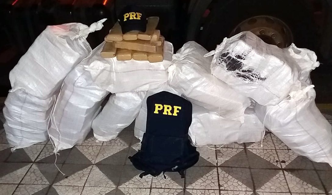 PRF apreende cerca de 500 quilos de maconha na BR-282 em Joaçaba