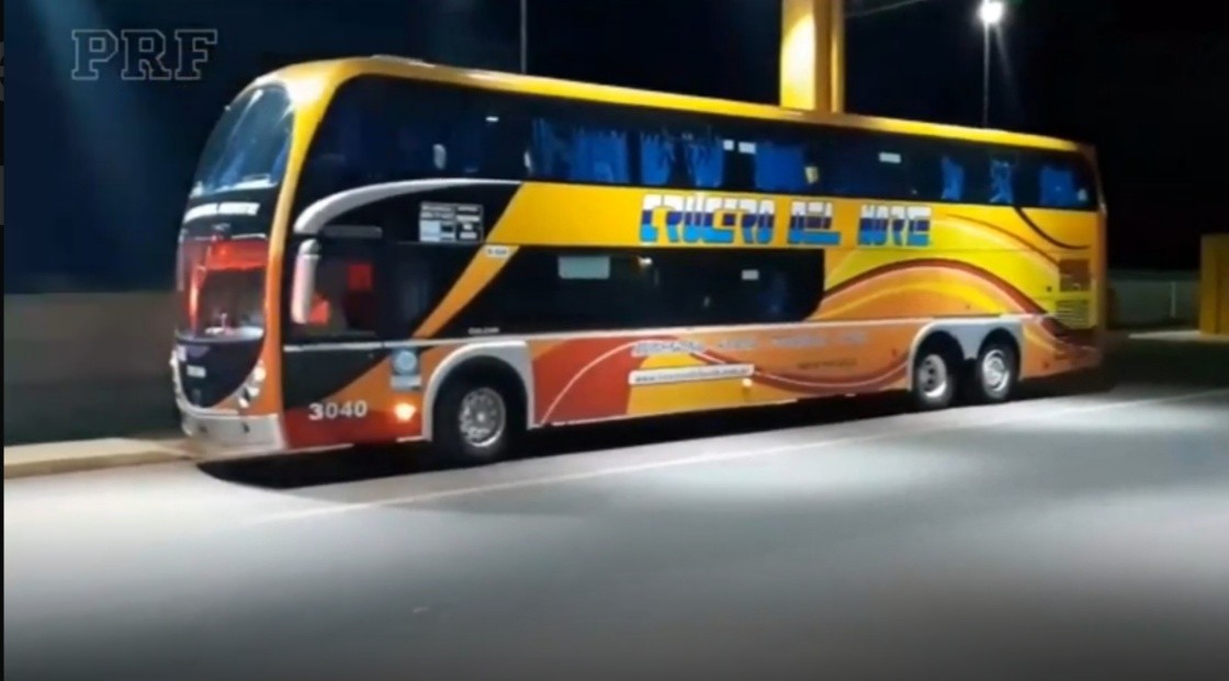 PRF retém ônibus argentino com R$ 28 mil em multas não pagas no Brasil