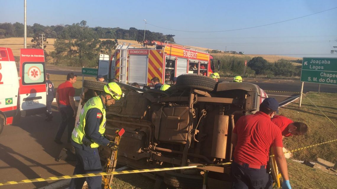 Grave acidente deixa um motorista preso as ferragens na BR-282 em Xanxerê