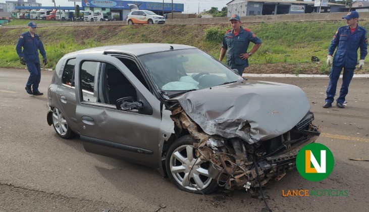 Motorista fica ferido em colisão entre carro e caminhão na paralela da BR-282 em Xanxerê