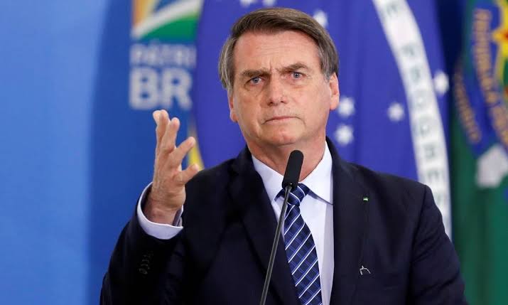 Bolsonaro assina medida provisória que extingue o Dpvat