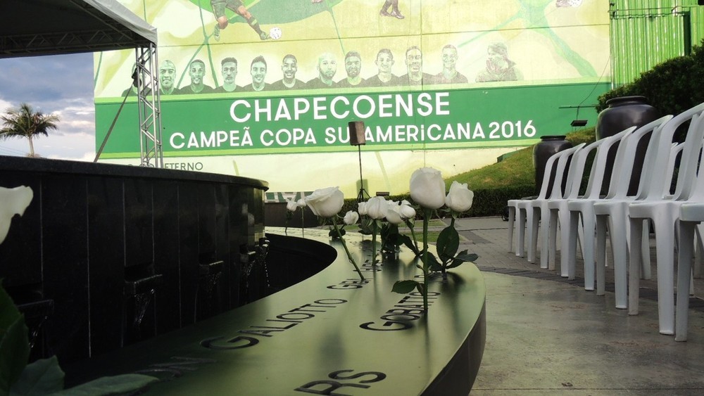 Acidente com voo da Chapecoense completa 3 anos com homenagens em Chapecó