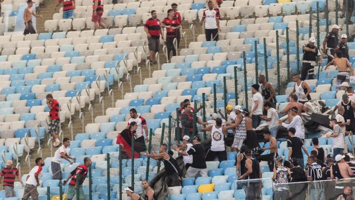 Bolsonaro sanciona lei que amplia punição a torcidas organizadas