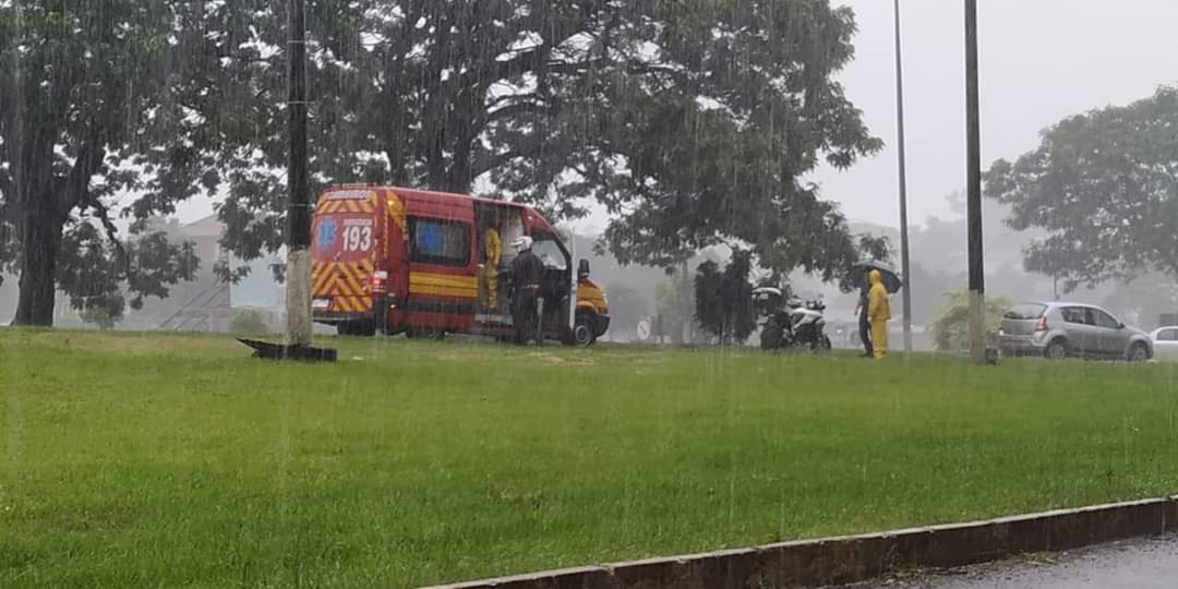 Motociclista sofre acidente no trevo leste de Pinhalzinho