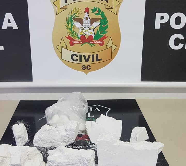 Polícia Civil prende duas pessoas por tráfico de drogas e apreende meio quilo de cocaína pura em Chapecó