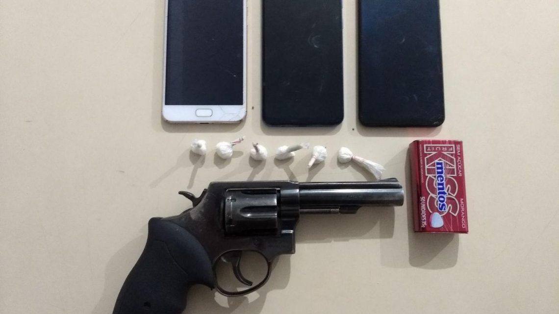 Adolescente é detido por posse ilegal arma de fogo e tráfico de drogas no Paraíso