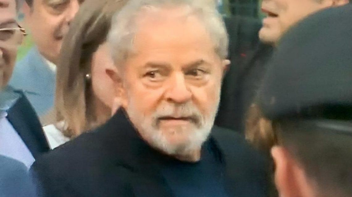 Lula deixa a prisão em Curitiba após decisão do STF
