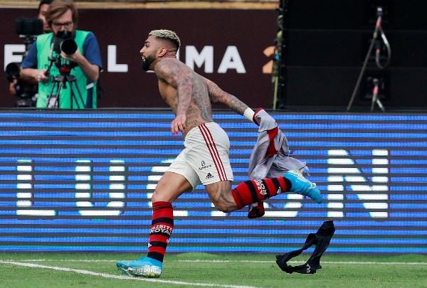 Gabigol faz dois, Flamengo vira sobre River e é bicampeão da Libertadores