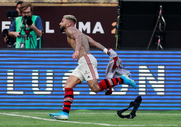 Gabigol faz dois, Flamengo vira sobre River e é bicampeão da Libertadores