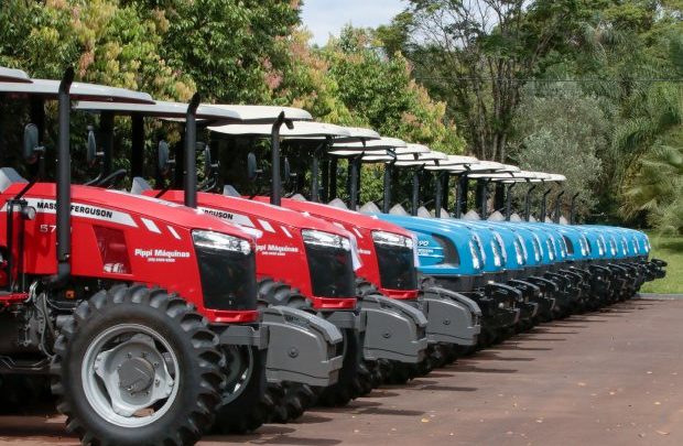 Em Chapecó, governador anuncia entrega de 192 equipamentos agrícolas a municípios catarinenses