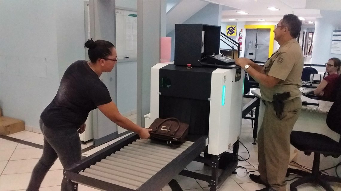 Scanner de bagagens começa a operar para maior segurança no acesso ao Fórum de Chapecó