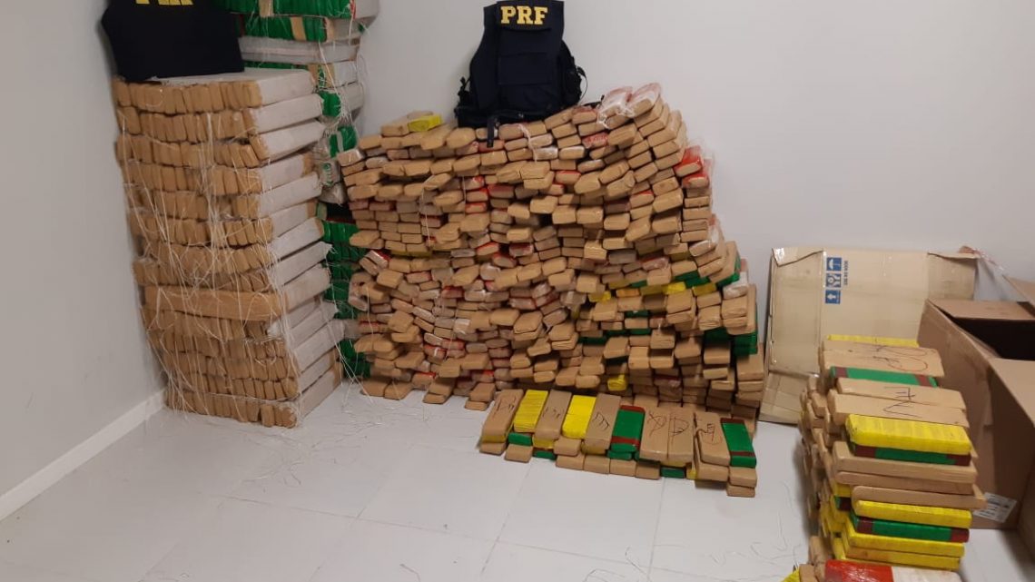 Carreta com placas de Xaxim é apreendida com mais de uma tonelada de maconha