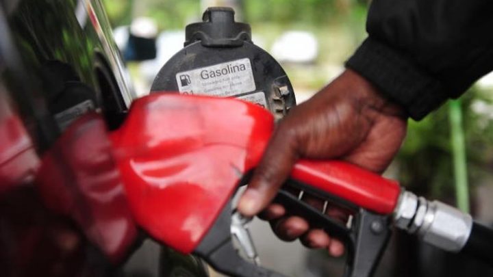 Gasolina pode chegar a R$ 5 em SC, analisa sindicato dos postos de combustíveis