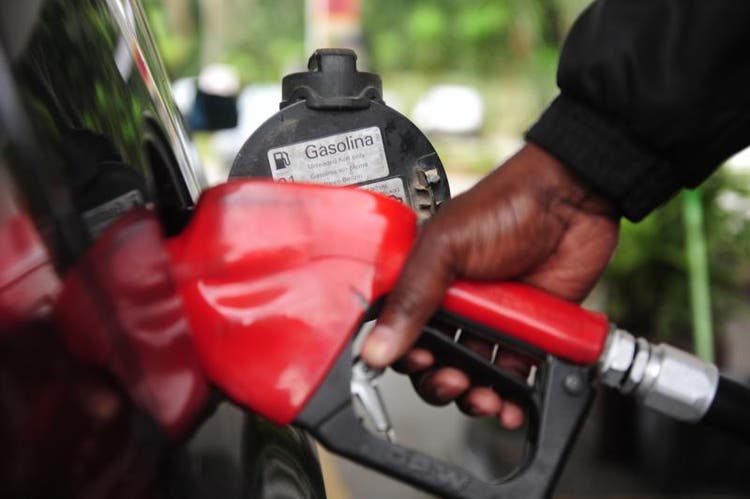 Gasolina pode chegar a R$ 5 em SC, analisa sindicato dos postos de combustíveis