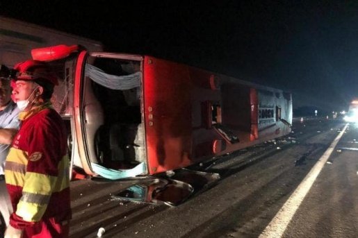 Ônibus catarinense tomba no Rio Grande do Sul e deixa 26 pessoas feridas