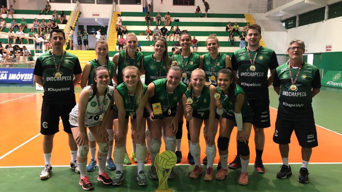 Chape Vôlei encerra temporada com título da Liga Oeste