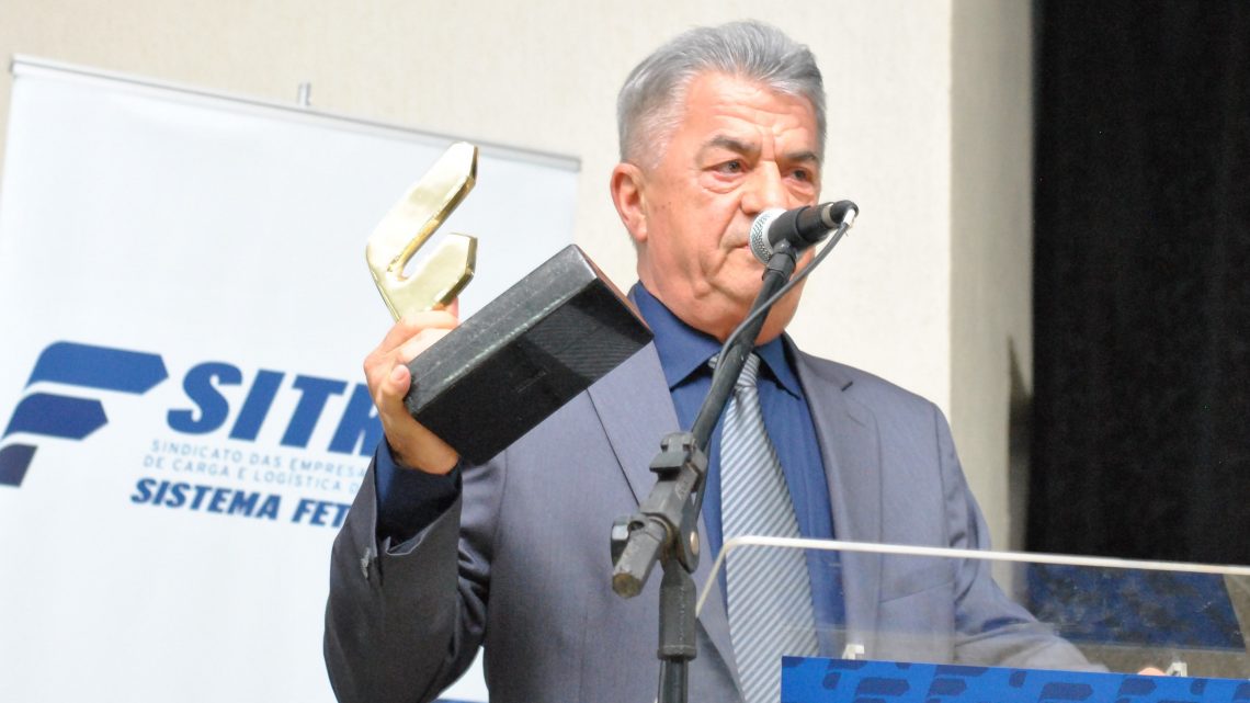 Ivanor Araldi eleito Empresário do Transporte recebe o Troféu Edir Felix de Marco