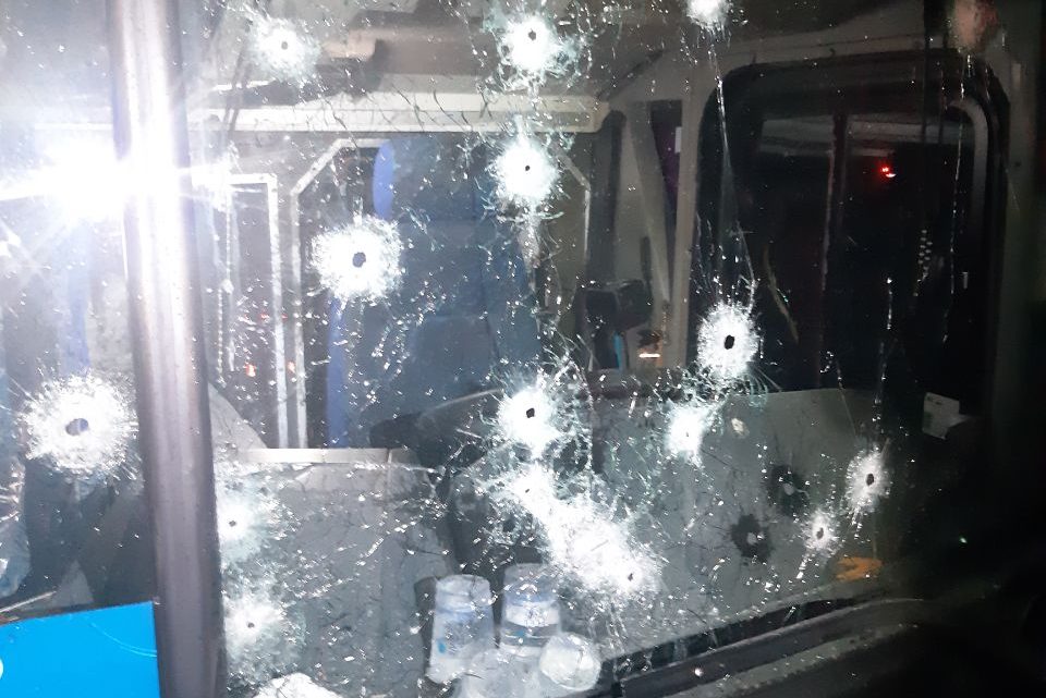 Bandidos assaltam comboio catarinense de quatro ônibus de comerciantes