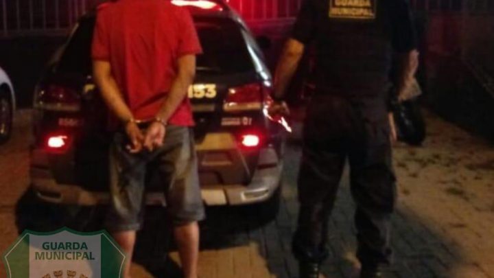 Guarda Municipal prende dois homens por tráfico de drogas na praça central de Chapecó
