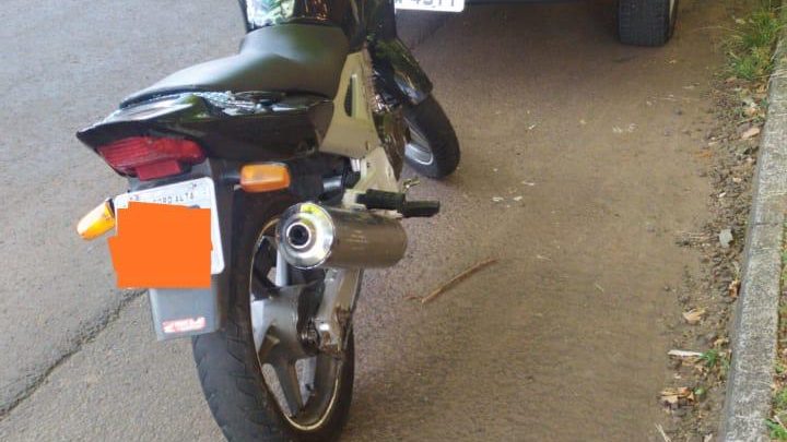 Agentes de trânsito recolhem moto com débitos no valor de R$ 10.315,86