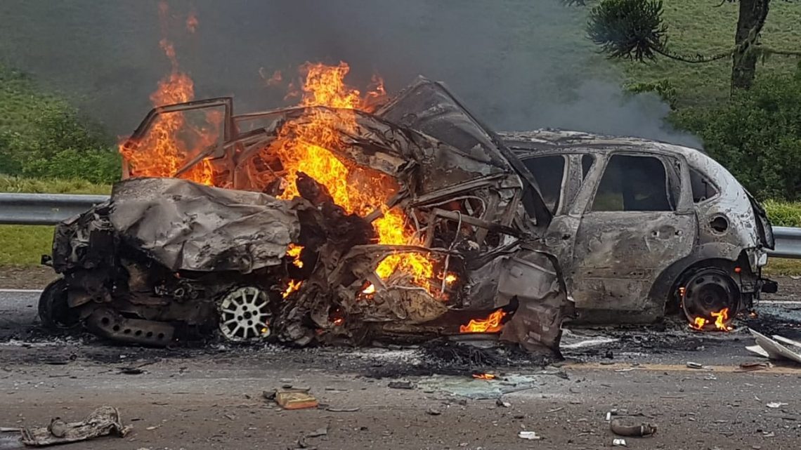 Acidente com 6 veículos provoca incêndio e 5 mortes na Serra catarinense