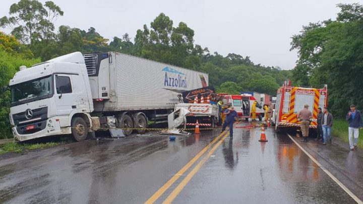 Acidente entre dois caminhões deixa uma vítima gravemente ferida na BR-282 em Maravilha